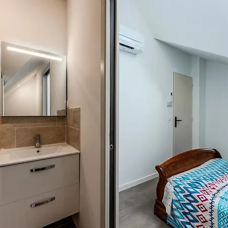 Centre T6 Climatise, Grand Comfort Apartment